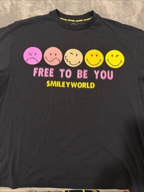 SmileyWorld Free To Be You Black Graphic Tee